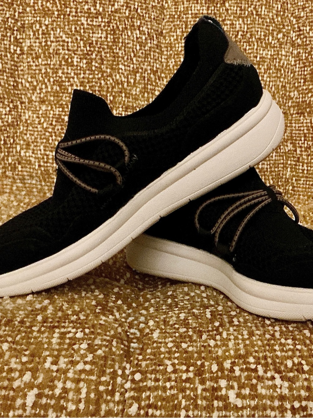 Clarks Slip On Sneakers Black Knit Comfort Shoes Women’s Size 7.5 EU 38 NWOT